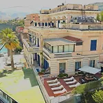 Πανσιόν La Terrazza De Luxe 4*