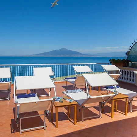 בית הארחה La Terrazza De Luxe 4*